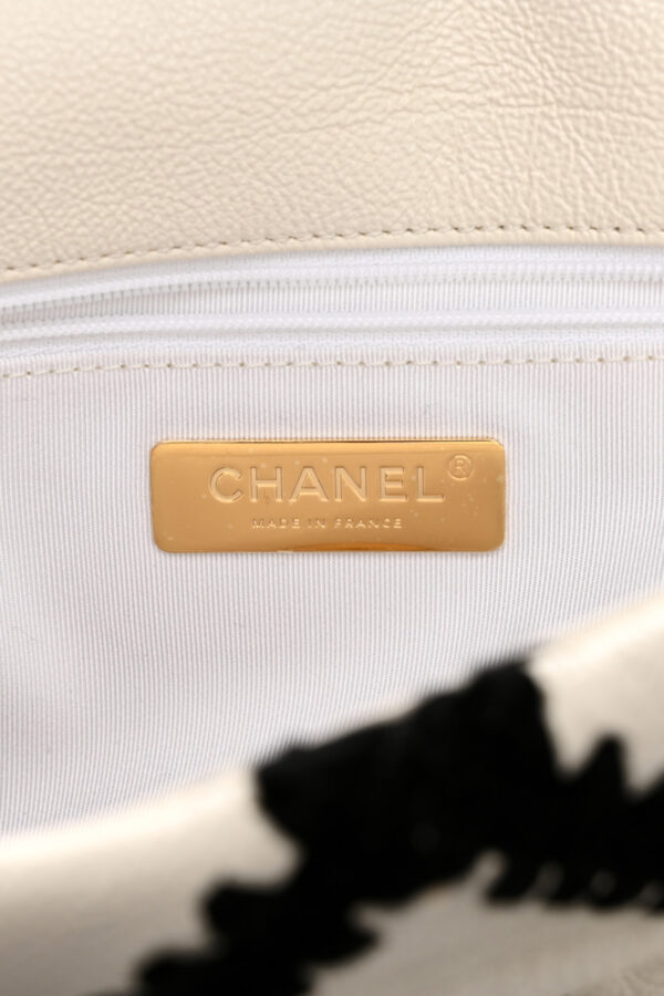 Chanel 19 Flap Bag - Image 5